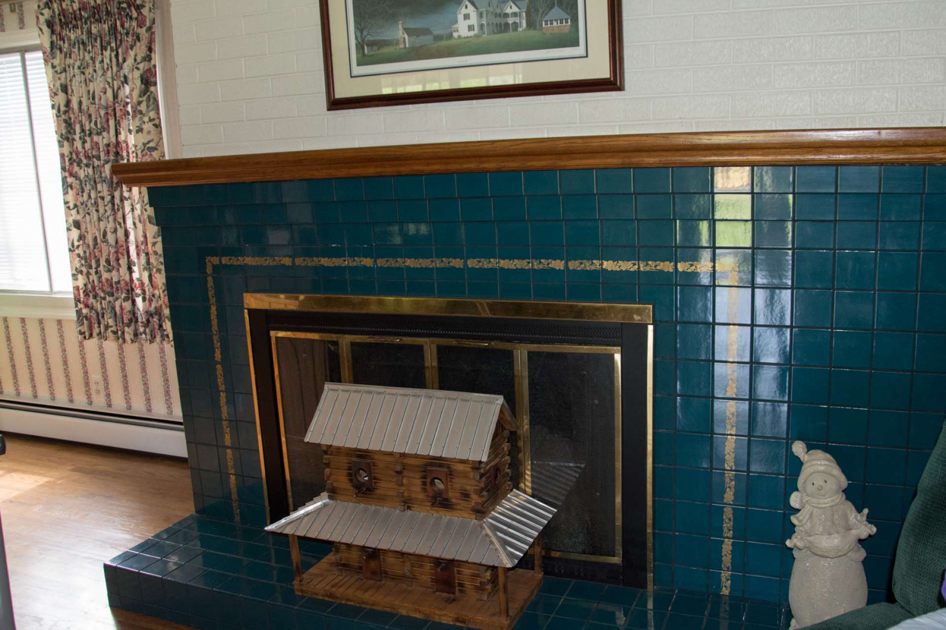 The fireplace has gas logs (no tank) installed but can easily be returned to wood burning.