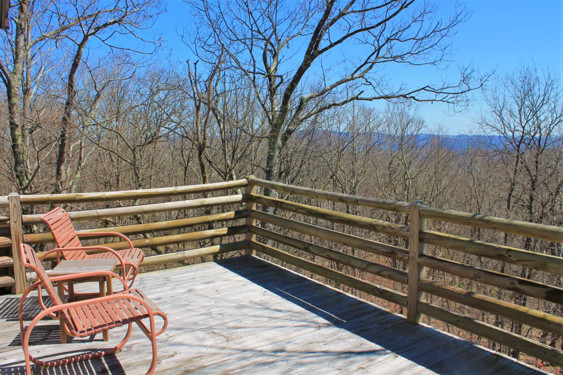 Private upper deck to catch some morning sunshine with your coffee or a romantic night of stargazing!!