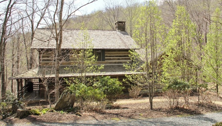 Exquisite Log Home in Stonebridge