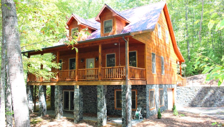 Nature Lover’s Log Cabin 