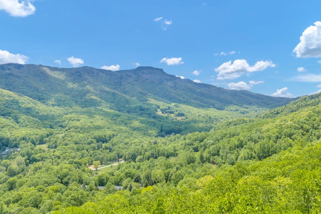 000 - 28 Acres Seven Devils Road