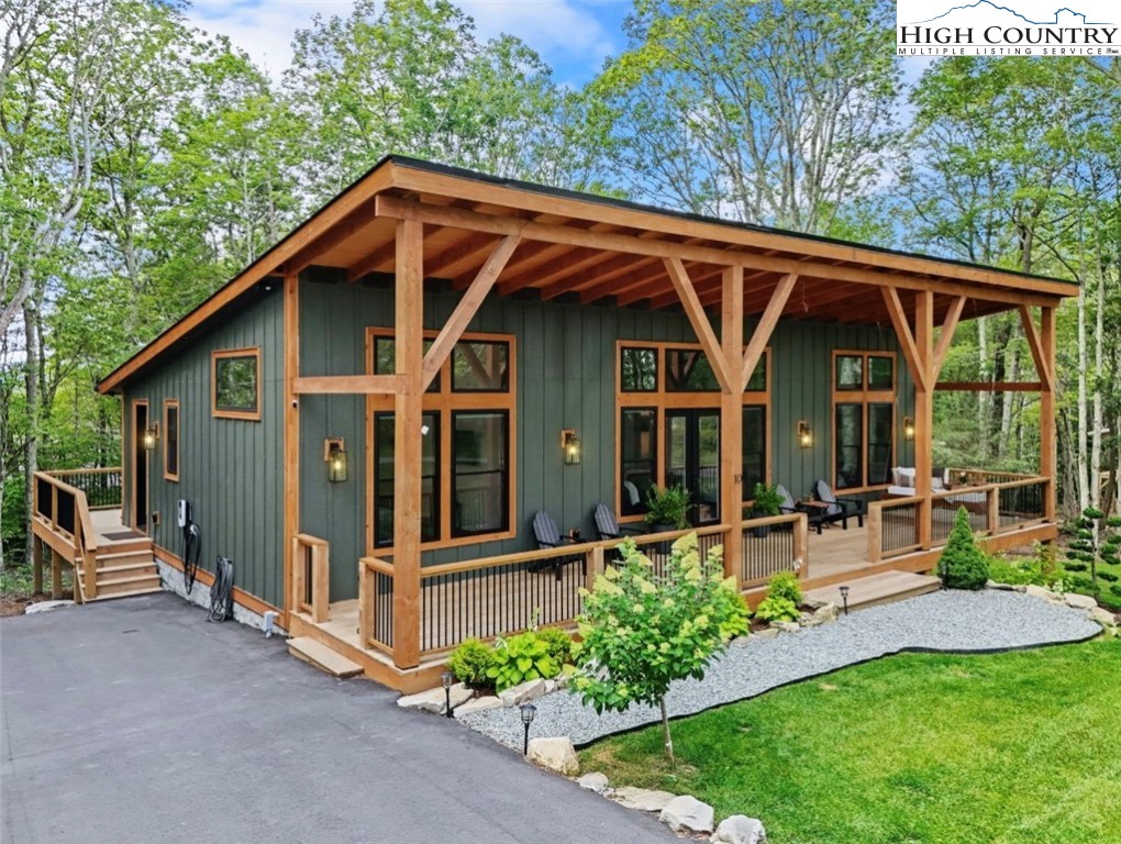 10 Maple Way