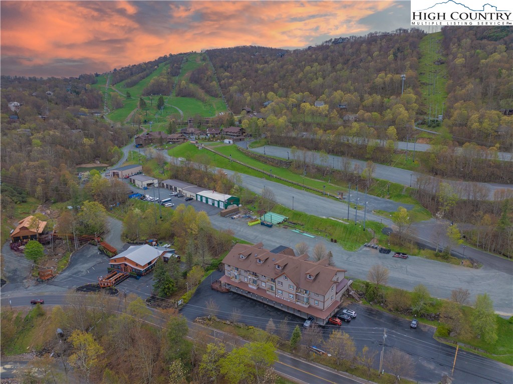 1005 Beech Mountain Parkway 208