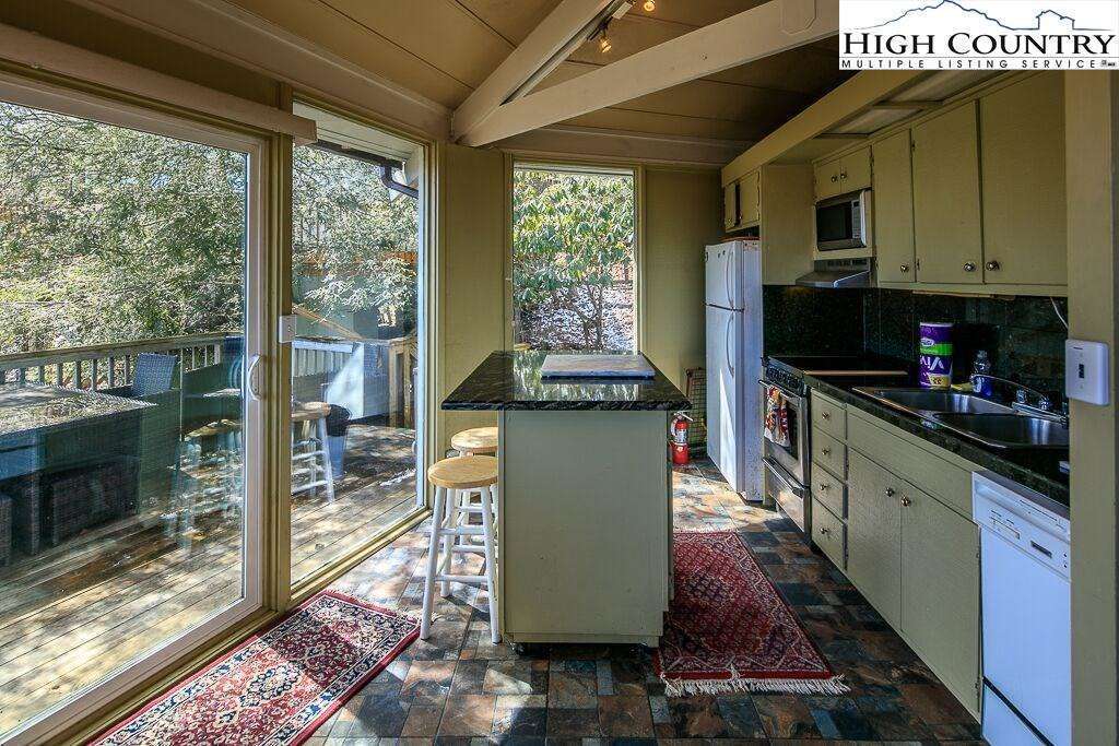 MLS 220933 105 Fawn Lane, Beech Mountain, NC 28604