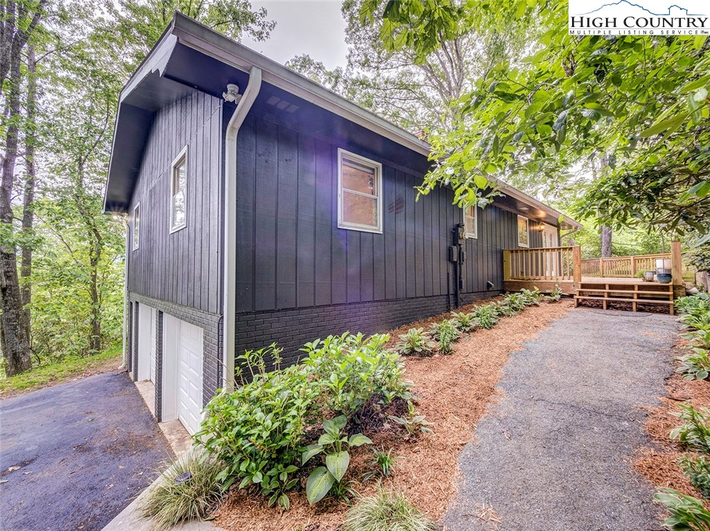 1060 Seven Oaks Road