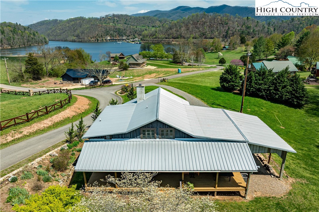 110 N River Lane