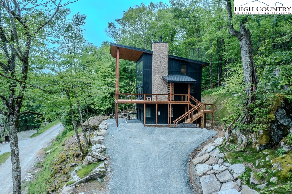 116 Slopeside Road