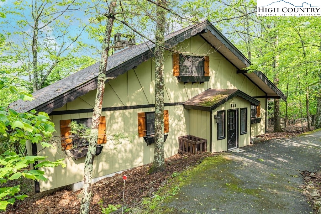 121 Clubhouse Road