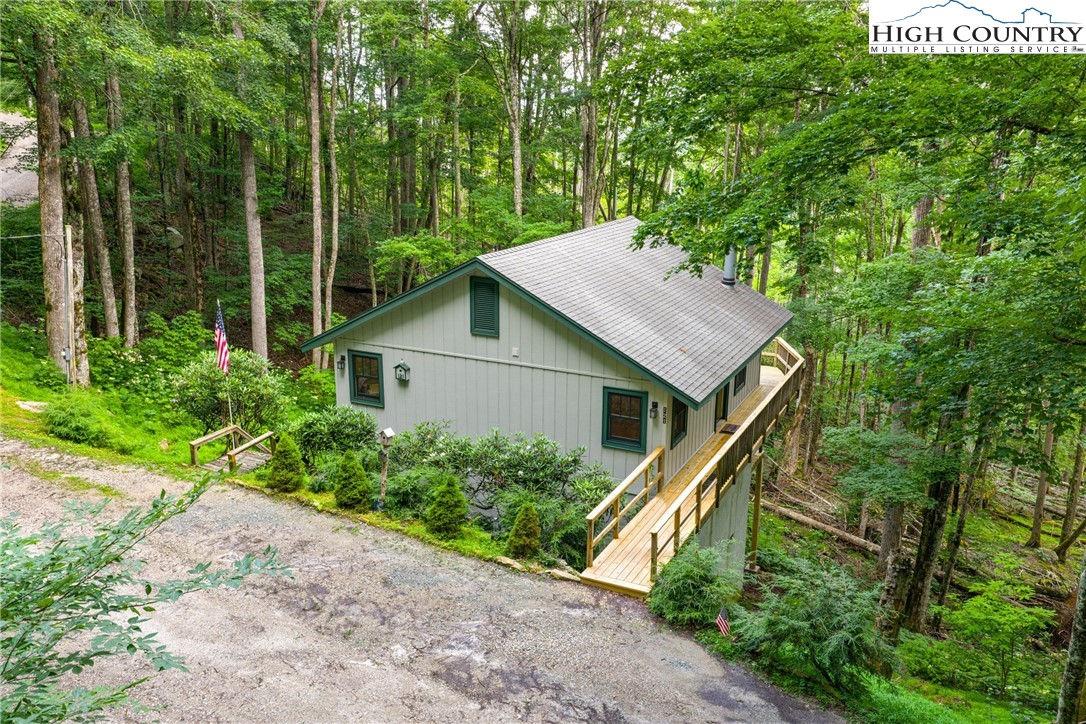 121 Hollow Tree Road