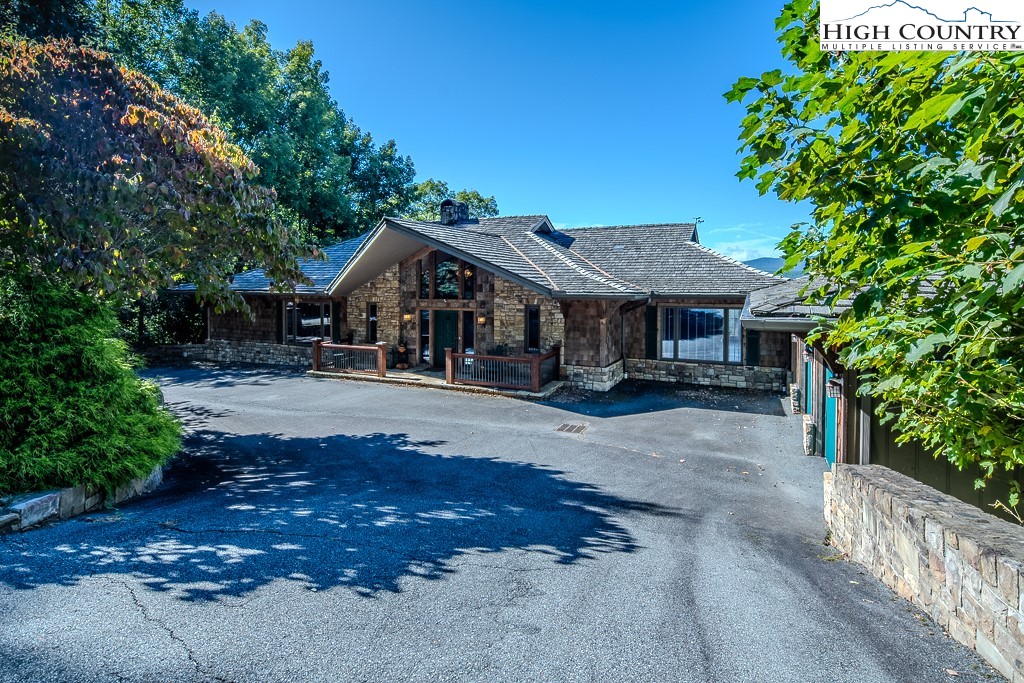 1215 Evergreen