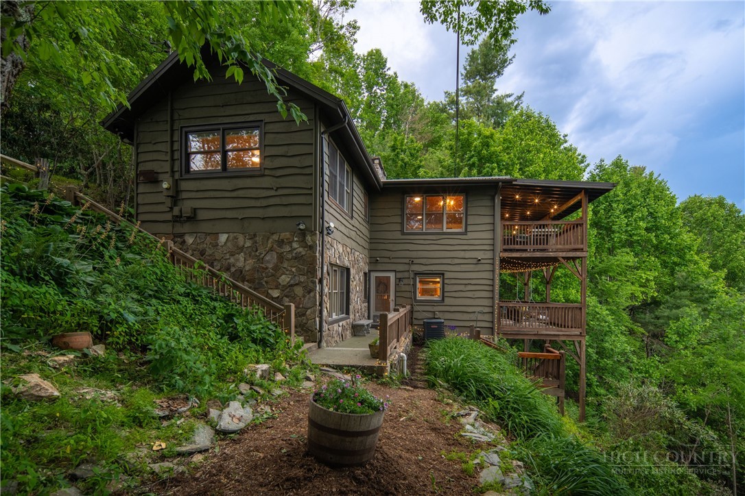 1243 Deck Hill Road