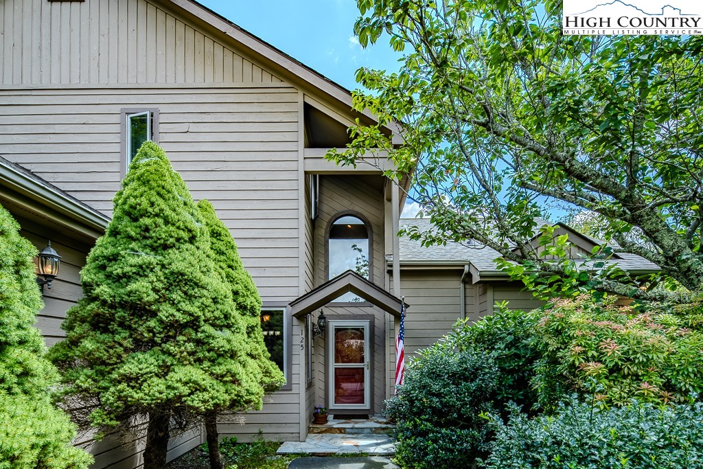 125 Grassy Knoll Way
