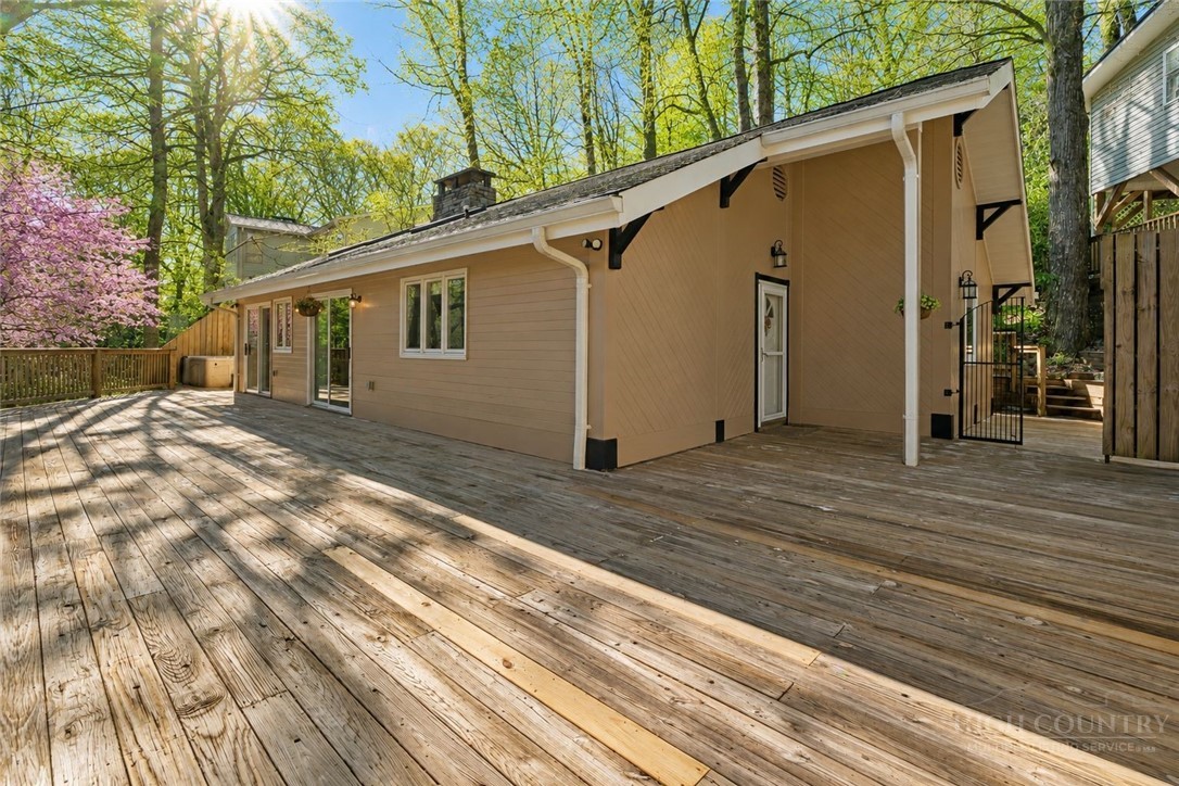 1300 Laurel Lane