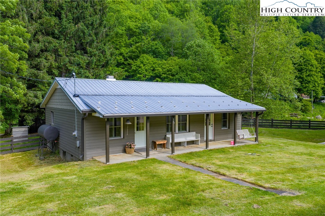 1369 Anderson Hill Road