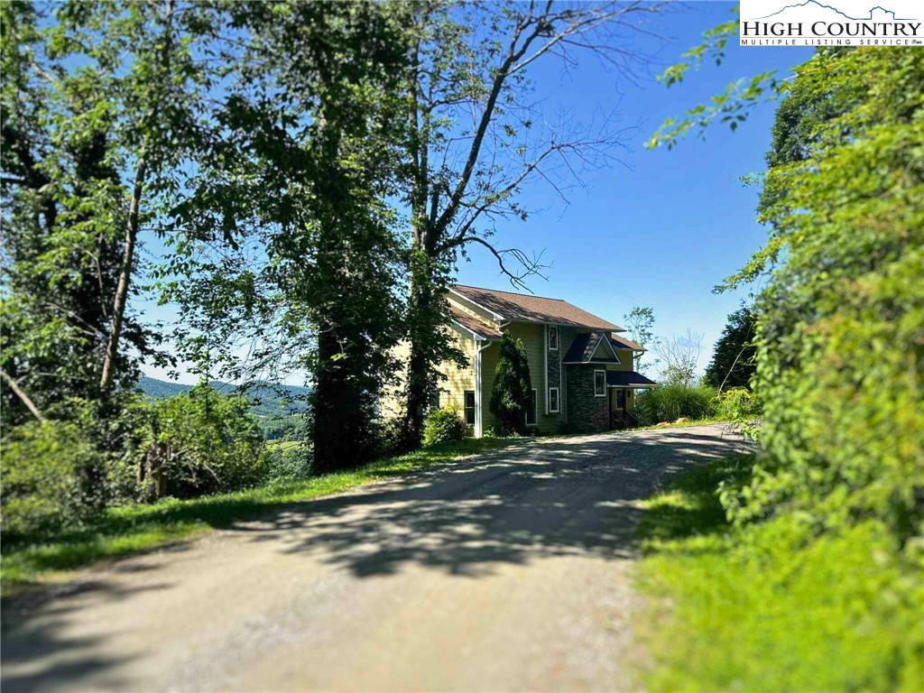 1395 Tom's Knob