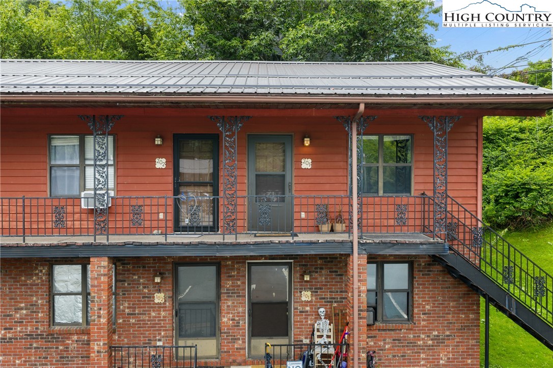 1469 W King Street 201