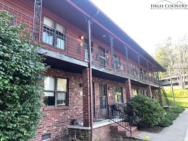1469 W King Street 204