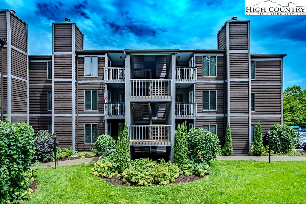 148 Royal Oaks 226
