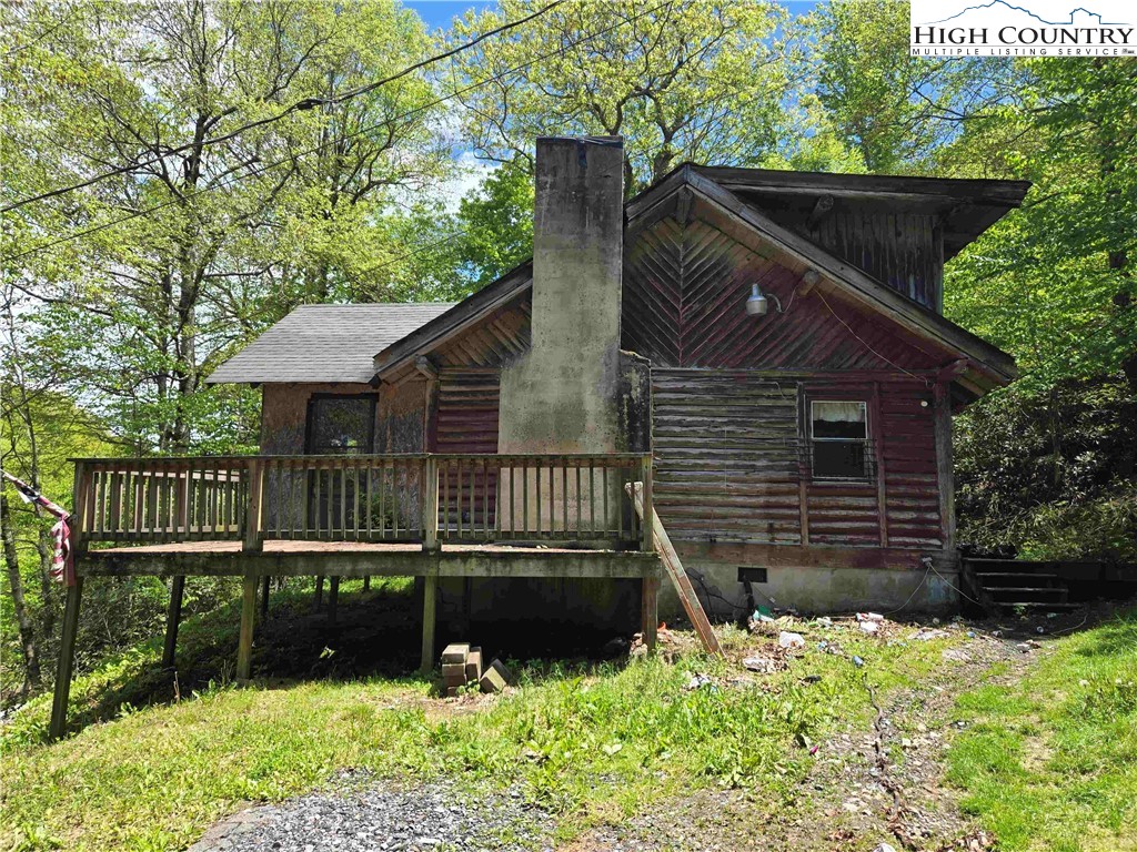 1520 Bamboo Road