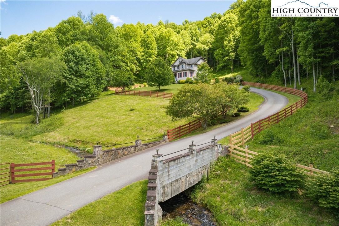 1527 Mabel School Road