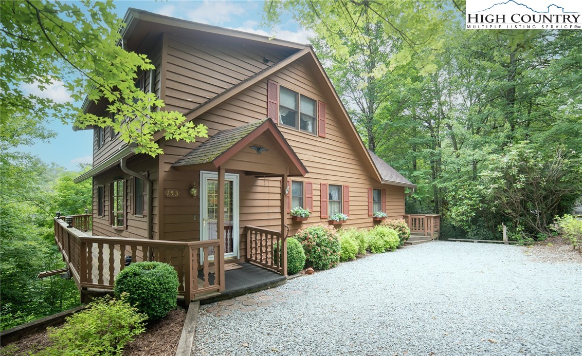 153 Delphinium Lane