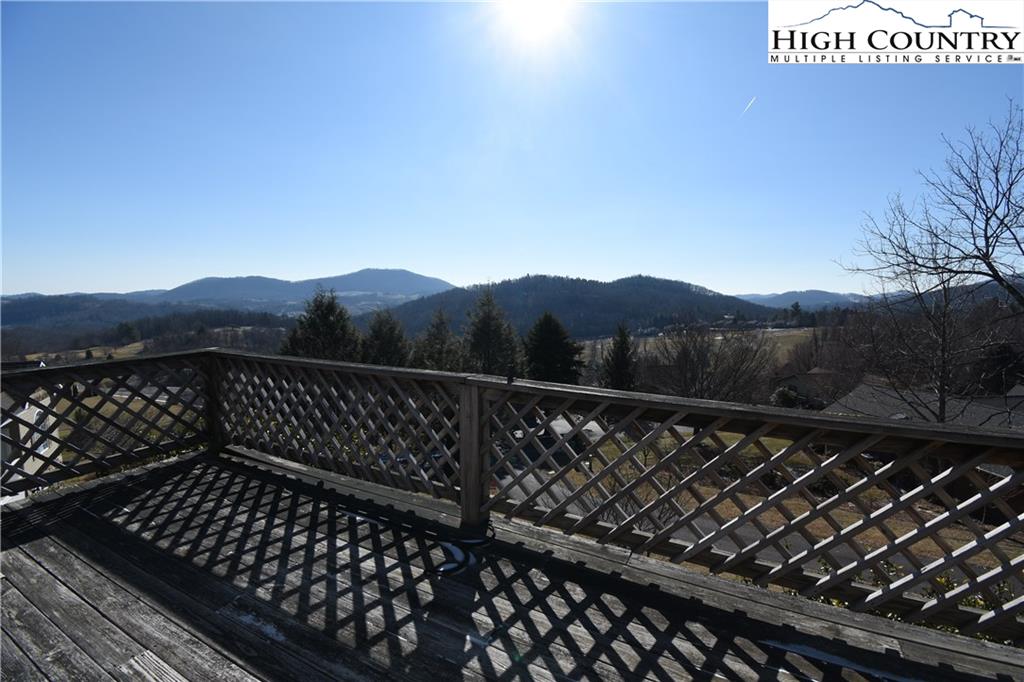 MLS#: 204946 155 Golf View Court West Jefferson NC 28694 MLS#: 204946 155 Golf View Court West Jefferson NC 28694