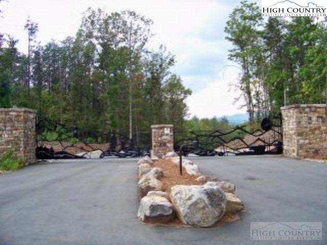 1552 Bear Cliff Drive Lake