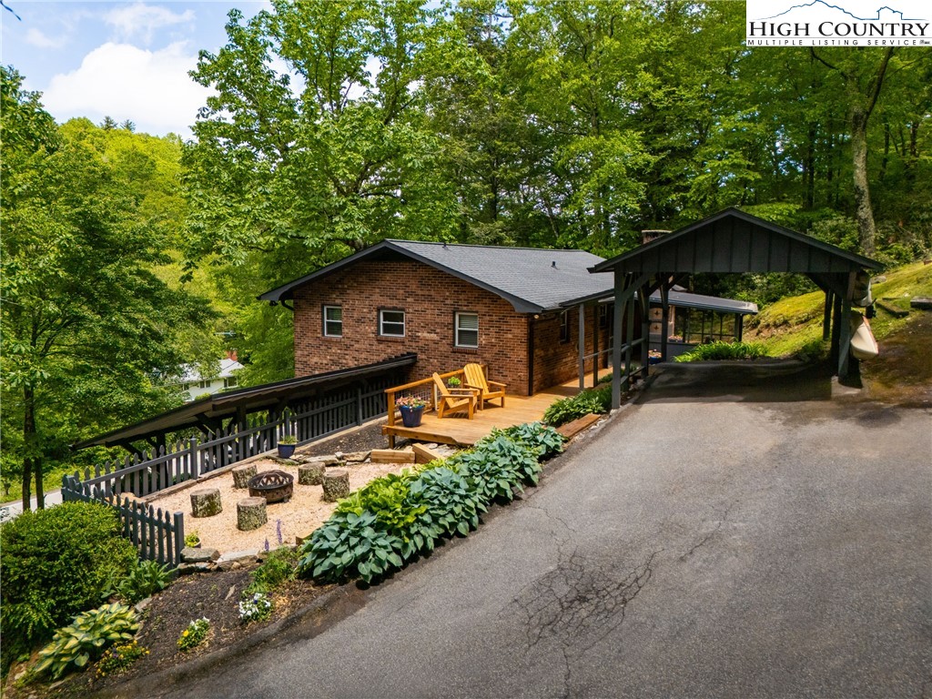 1572 Bamboo Road