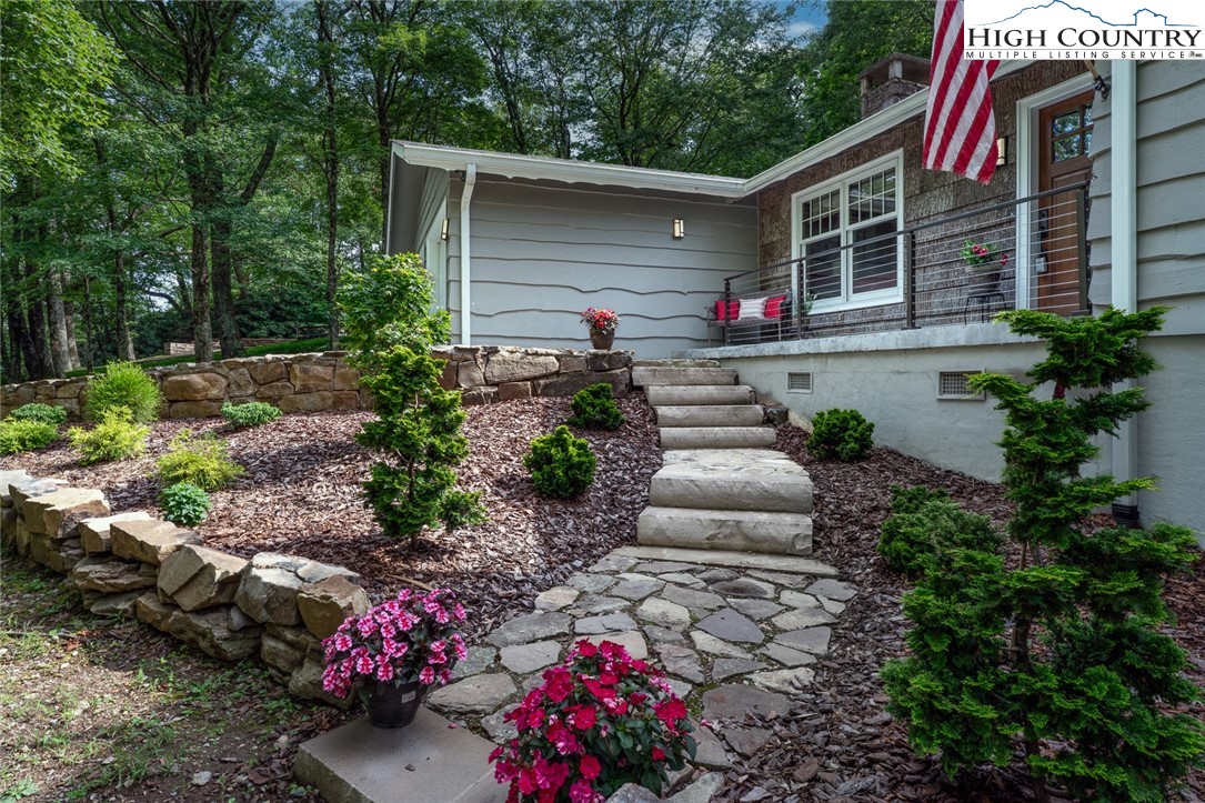 1577 Green Hill