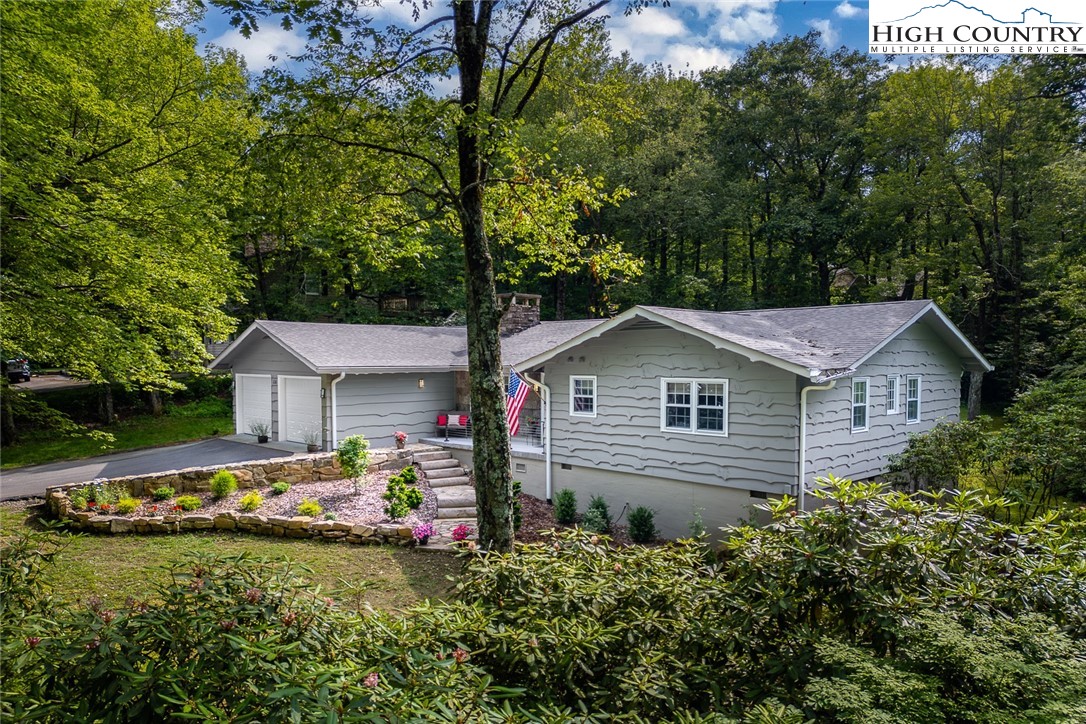 1577 Green Hill