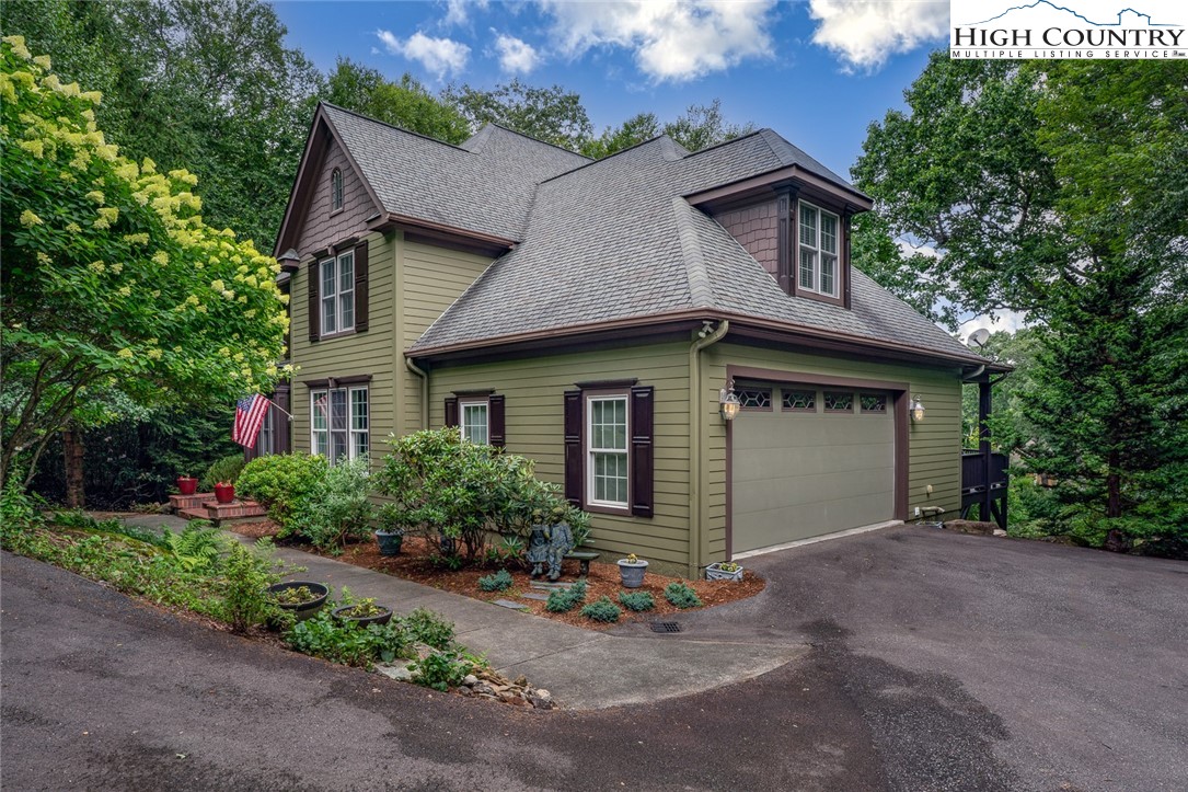 170 Wonderland Woods Drive