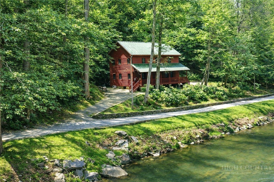 180 Riverwood Lane