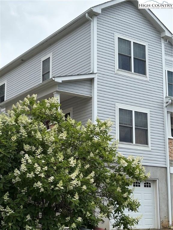 188 Stratford Lane 16B