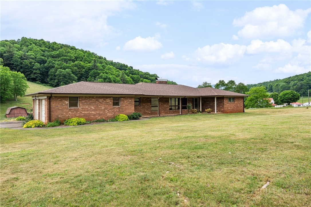 1906 Nettle Knob Road