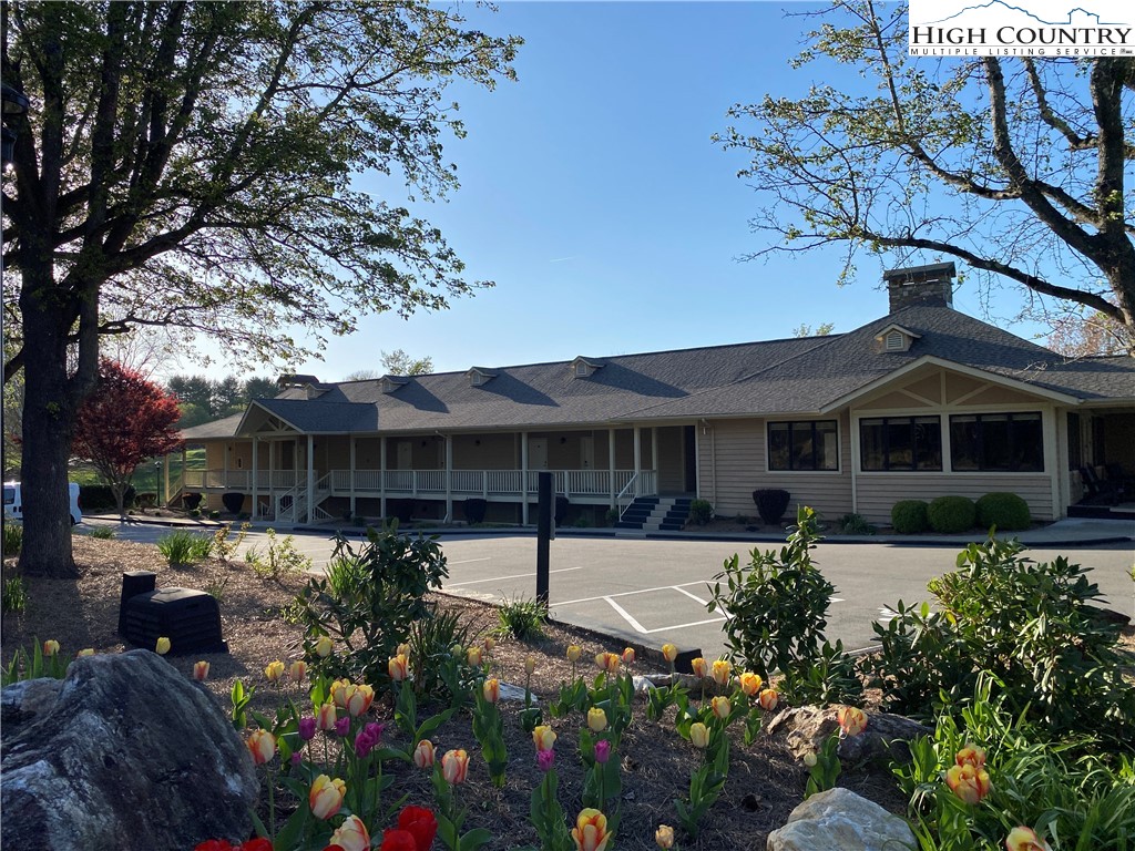193 E Landing Drive 104