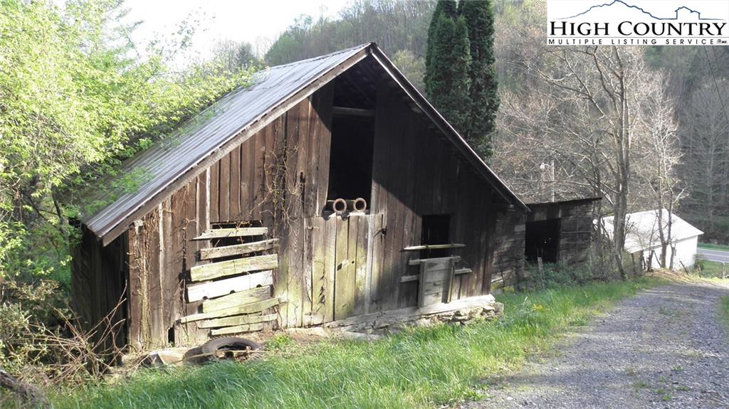 MLS 200432 1952 S Big Horse Creek Road, Lansing, NC 28643