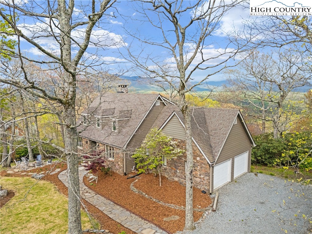 211 Saddle Crest Road
