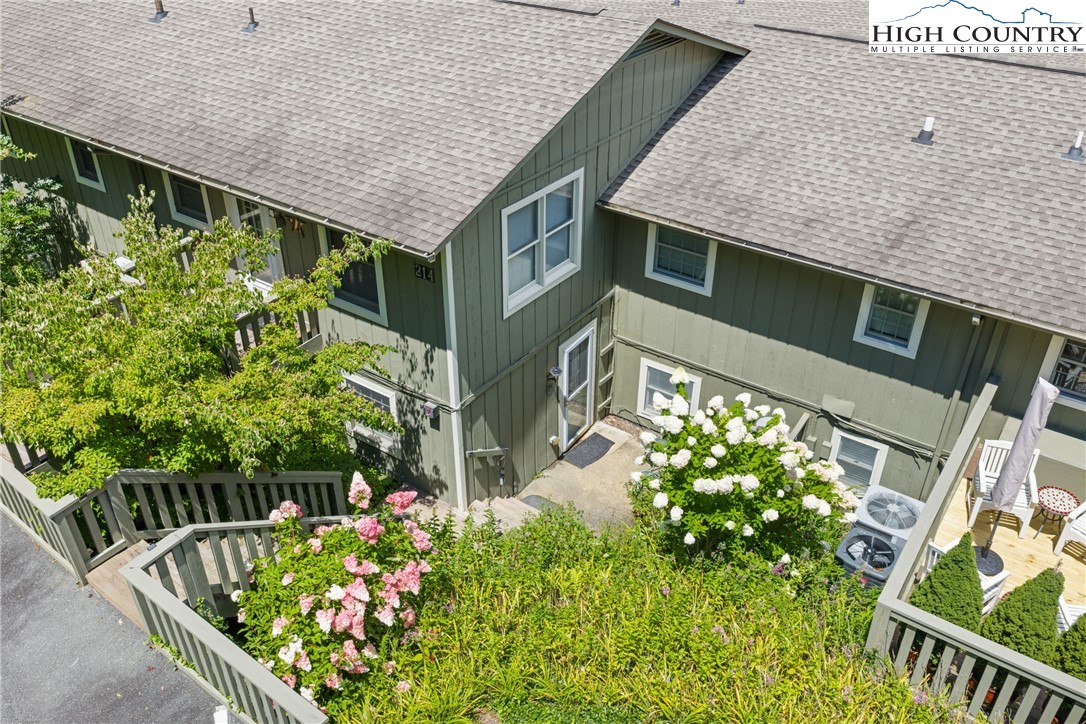214 Village Green B-2