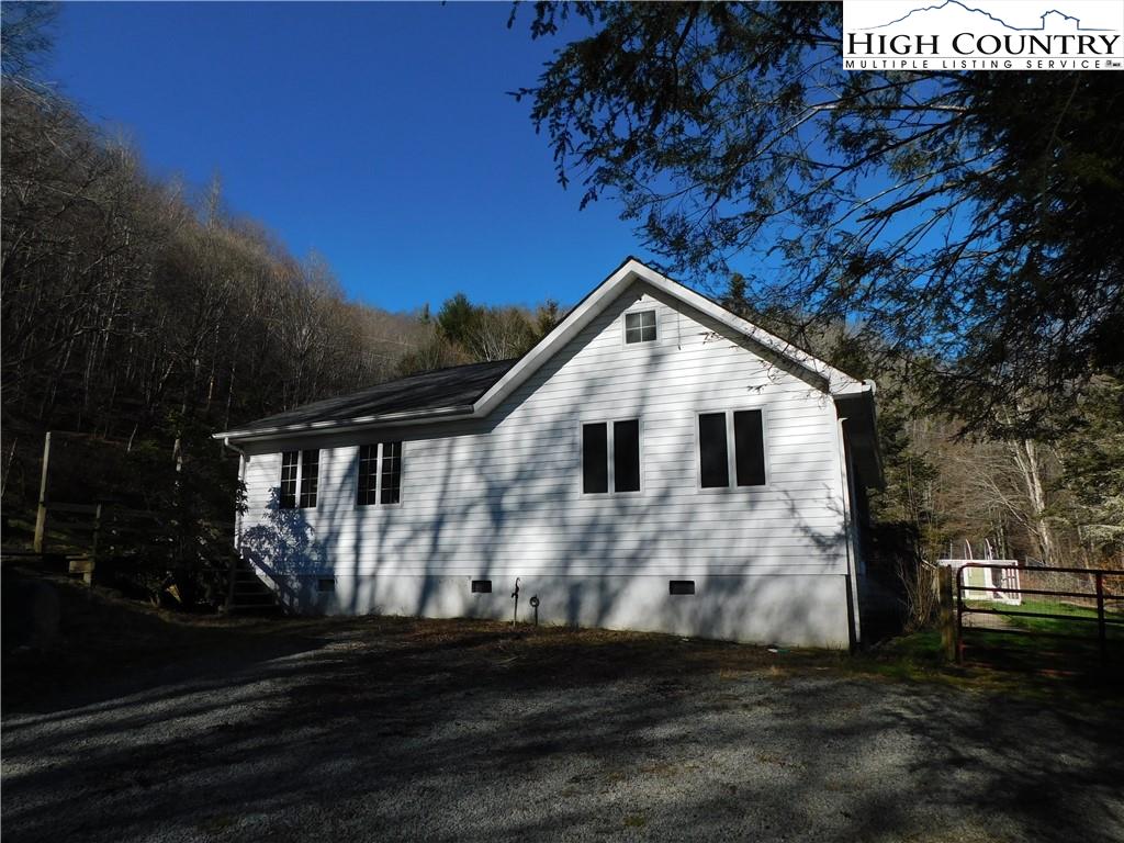 MLS 224995 2221 Sugar Mountain 2 Road, Newland, NC 28657
