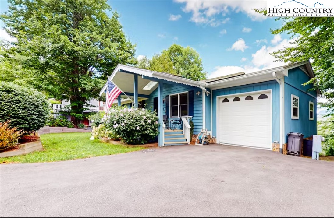 261 Knoll Circle