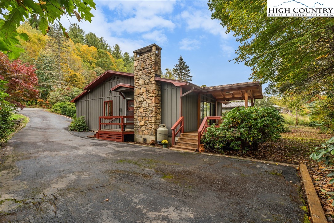 292 River Road