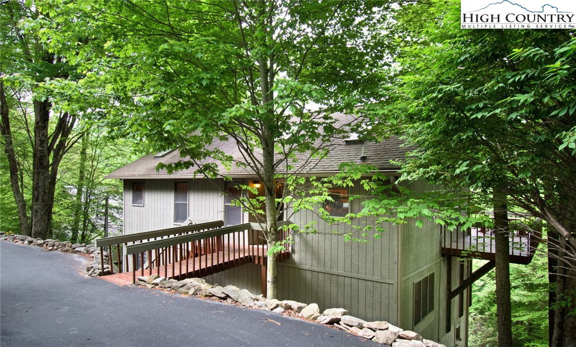300 Overbrook Trail