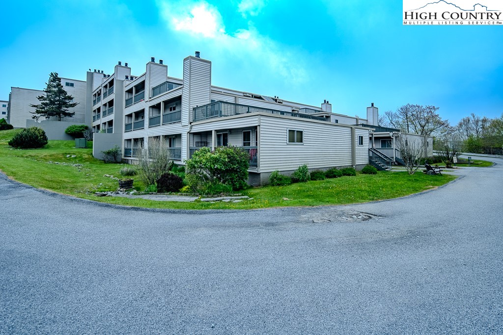 301 Pinnacle Inn Road 3221