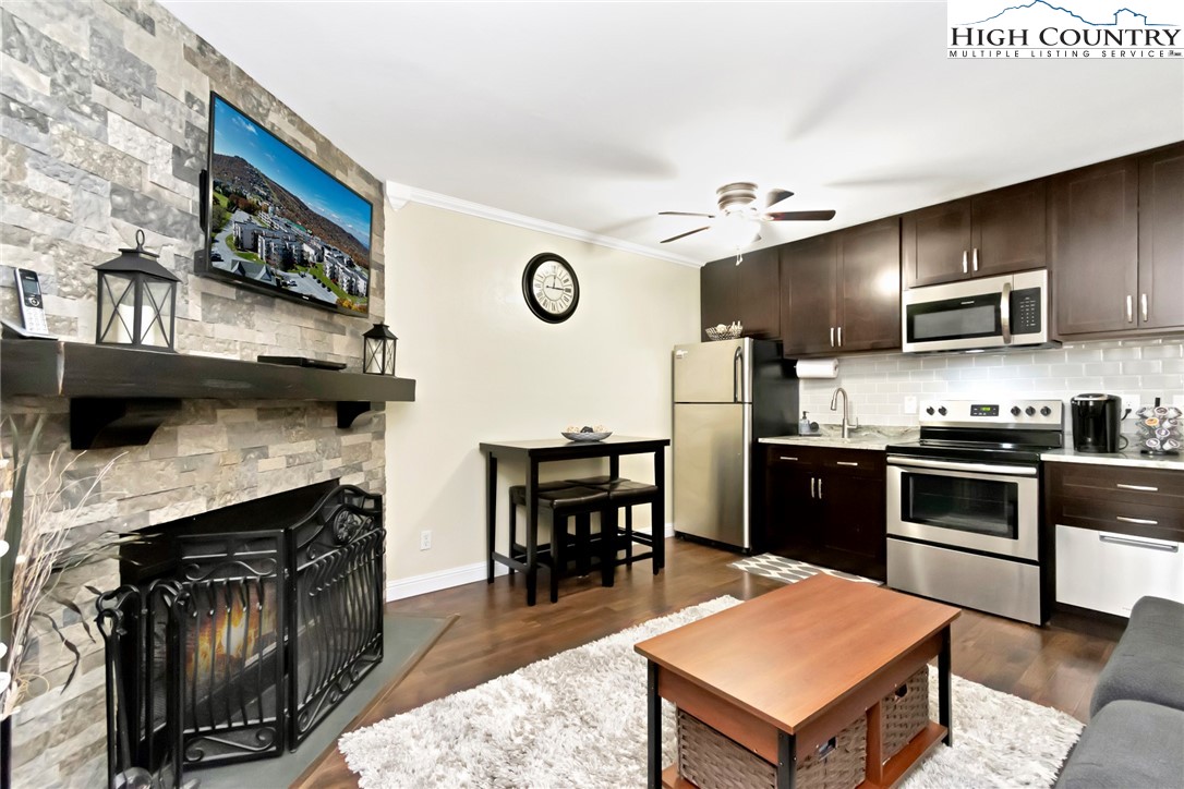 301 Pinnacle Inn Road 3230