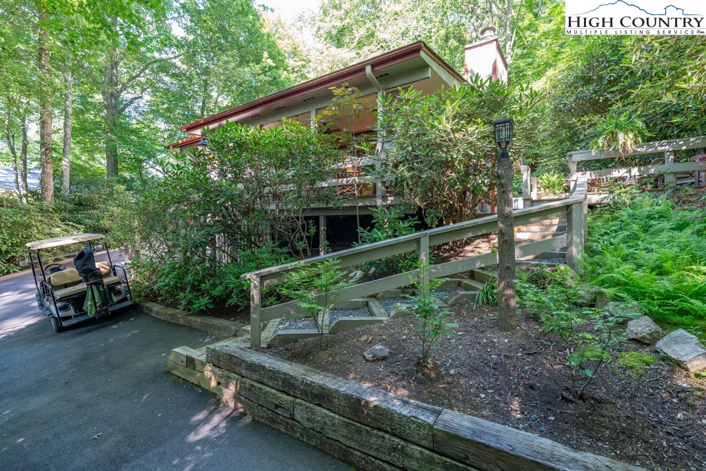 307 Lakeview