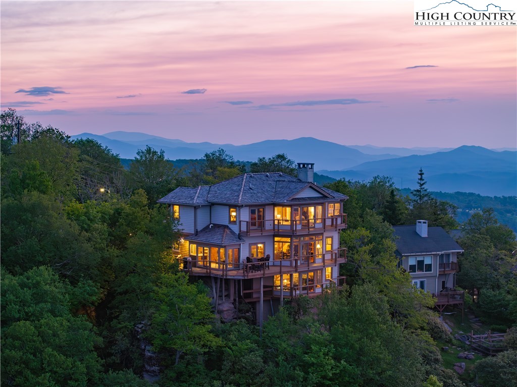 311 N Pinnacle Ridge Road