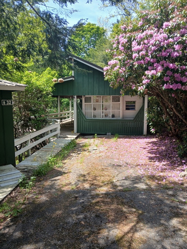 32 Powderhorn Lane