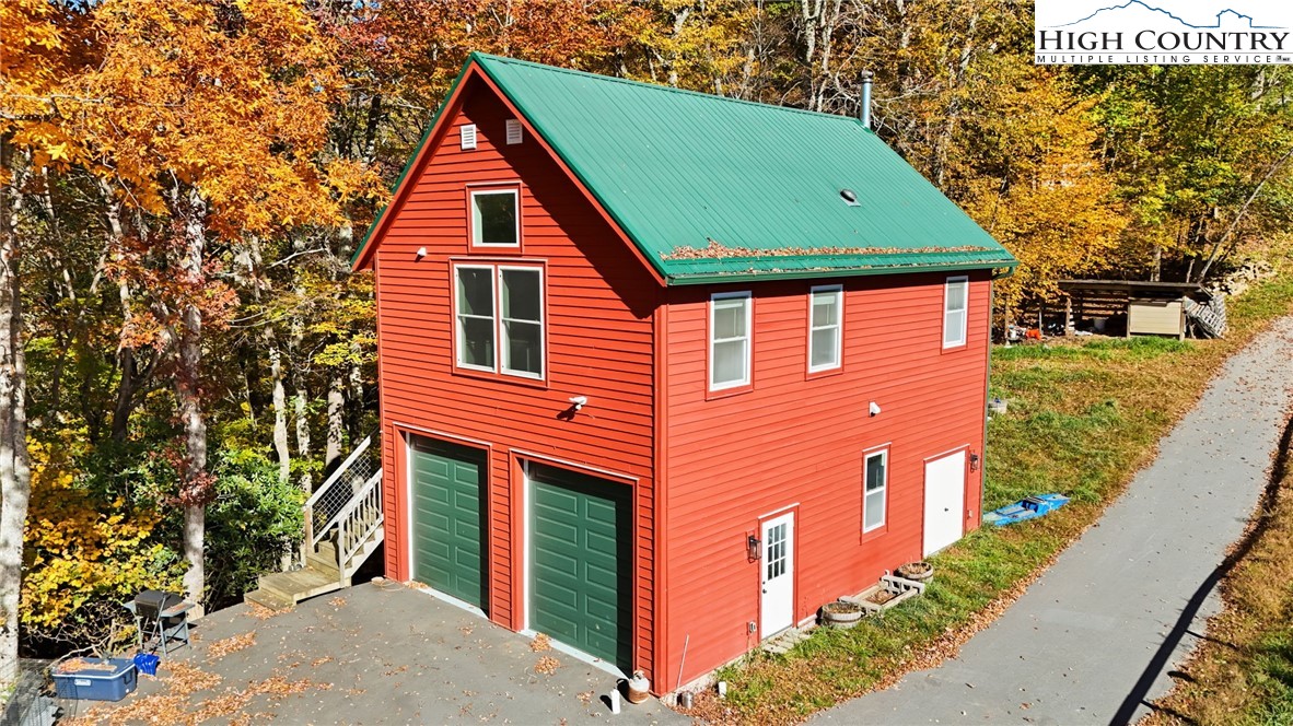 3242 Howards Creek Road