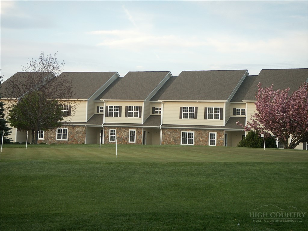 40 Club Villa Drive 512