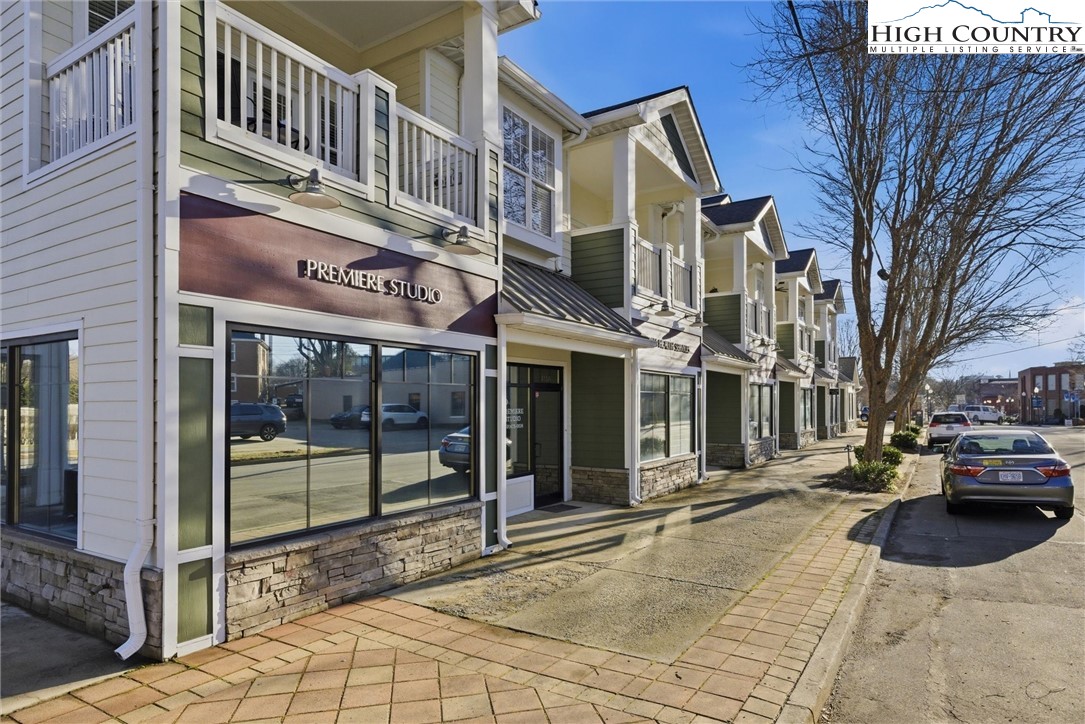 406 E Union Street B